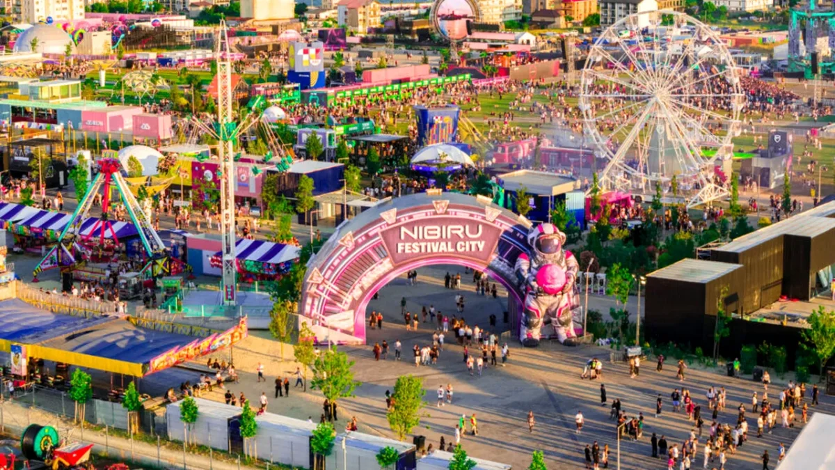 Ghidul NIBIRU 2026: ce festivaluri mai rulează la Costinești până la final de vară