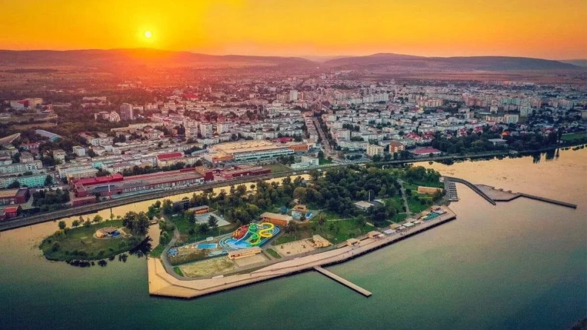 A început Young Island Festival 2026, Bacău: ghidul complet al ediției „Community” — lineup, bilete și reguli de acces
